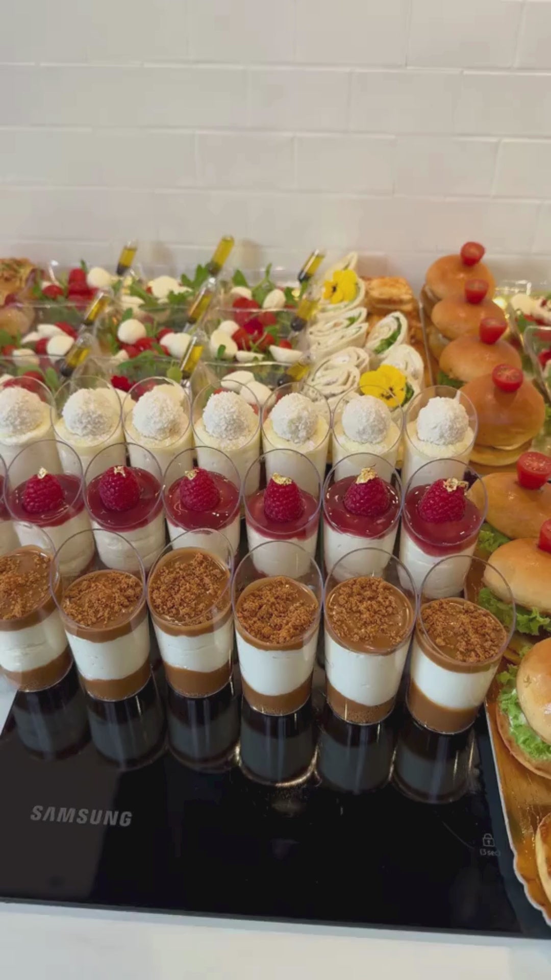 Carica il video: 